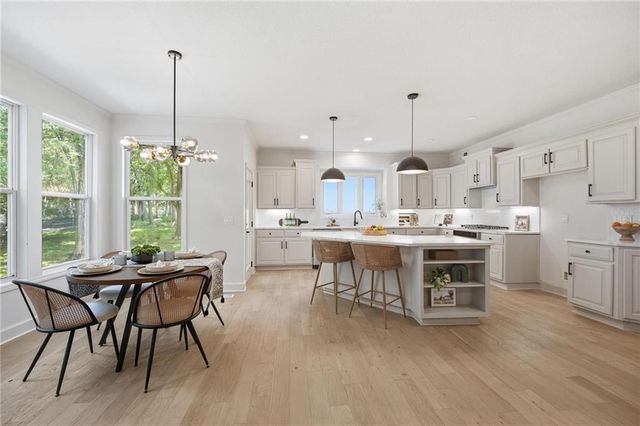 2634 SW Wintervalley Drive, Lee's Summit, MO 64081