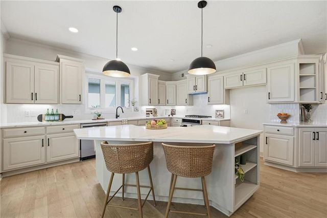 2634 SW Wintervalley Drive, Lee's Summit, MO 64081
