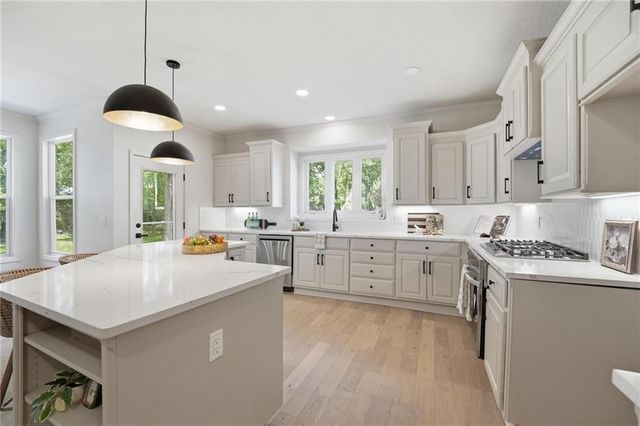 2634 SW Wintervalley Drive, Lee's Summit, MO 64081