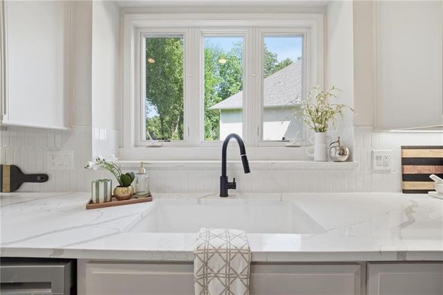 2634 SW Wintervalley Drive, Lee's Summit, MO 64081