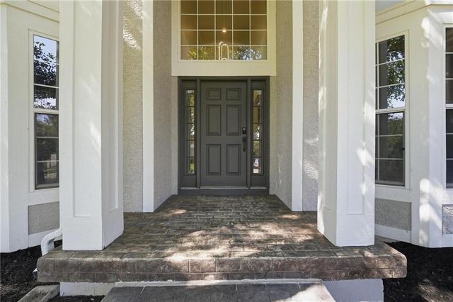 2634 SW Wintervalley Drive, Lee's Summit, MO 64081