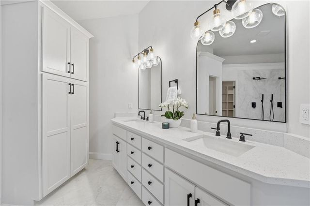 2634 SW Wintervalley Drive, Lee's Summit, MO 64081