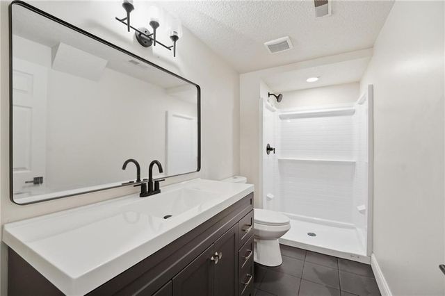 2634 SW Wintervalley Drive, Lee's Summit, MO 64081