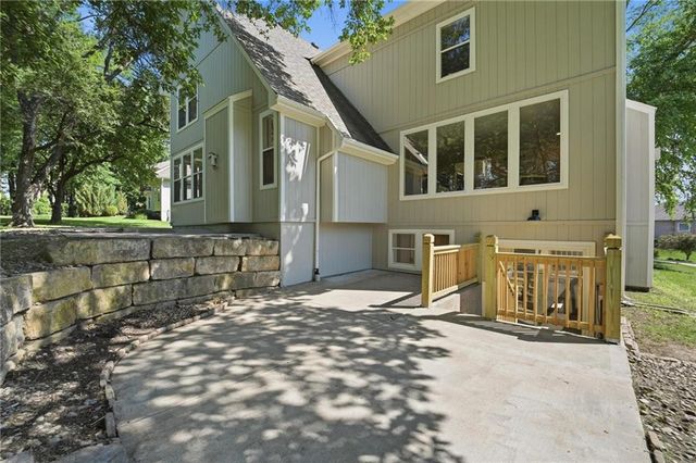 2634 SW Wintervalley Drive, Lee's Summit, MO 64081