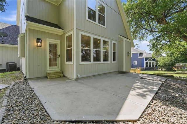 2634 SW Wintervalley Drive, Lee's Summit, MO 64081