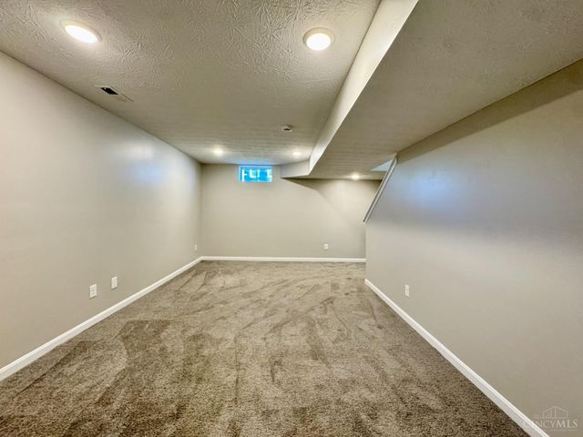 2905 Pine Leaf Court, Hamilton, OH 45103