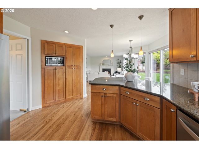 13721 REGENCY Ct, Lake Oswego, OR 97035