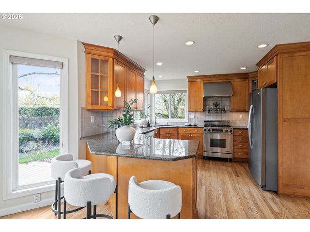 13721 REGENCY Ct, Lake Oswego, OR 97035