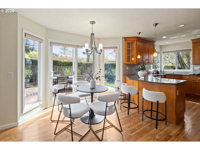 13721 REGENCY Ct, Lake Oswego, OR 97035