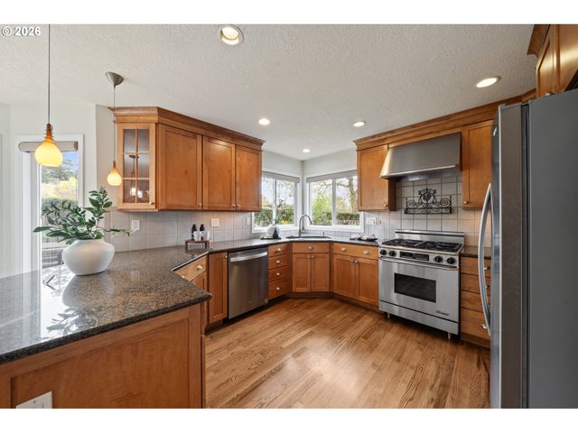 13721 REGENCY Ct, Lake Oswego, OR 97035