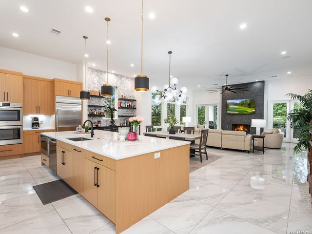 183 Westcourt Lane, San Antonio, TX 78257