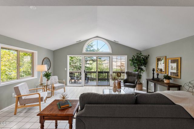 262 Sheridan Street, Ashland, OR 97520