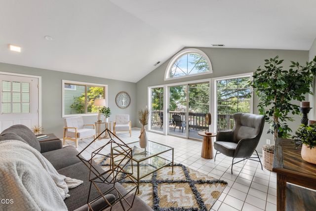 262 Sheridan Street, Ashland, OR 97520