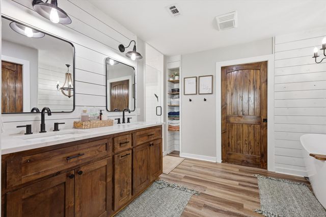 2201 South Road, Whitesboro, TX 76273