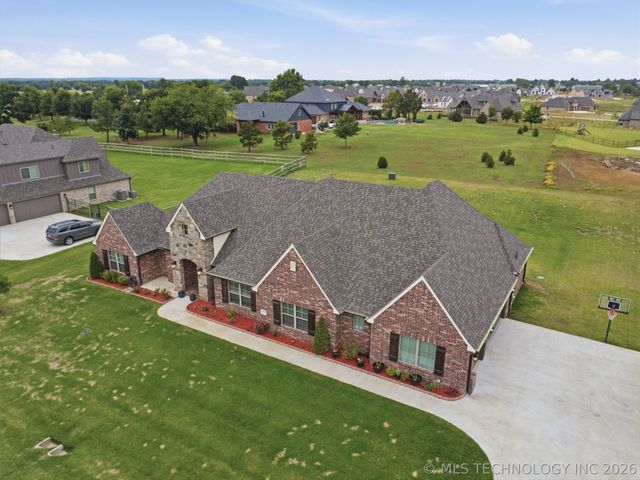 8307 E 107th Street North, Owasso, OK 74055