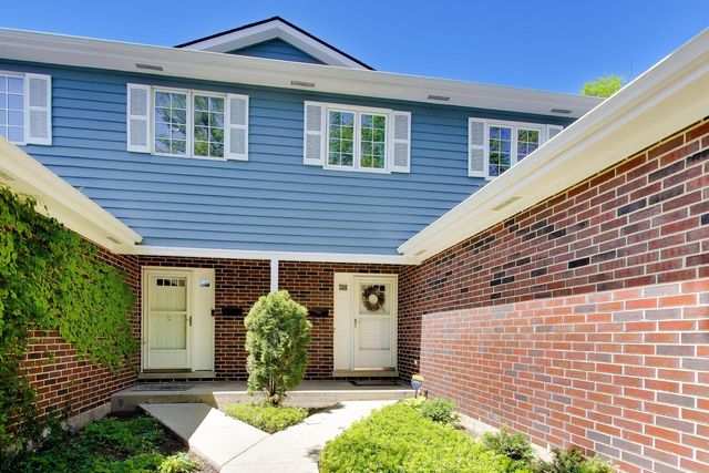 882 Poplar Lane, Deerfield, IL 60015