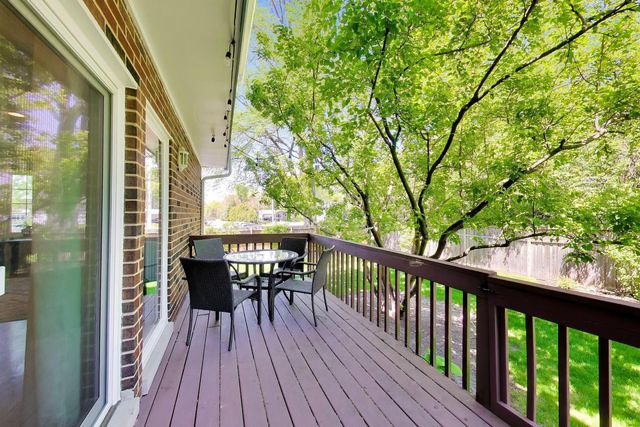 882 Poplar Lane, Deerfield, IL 60015