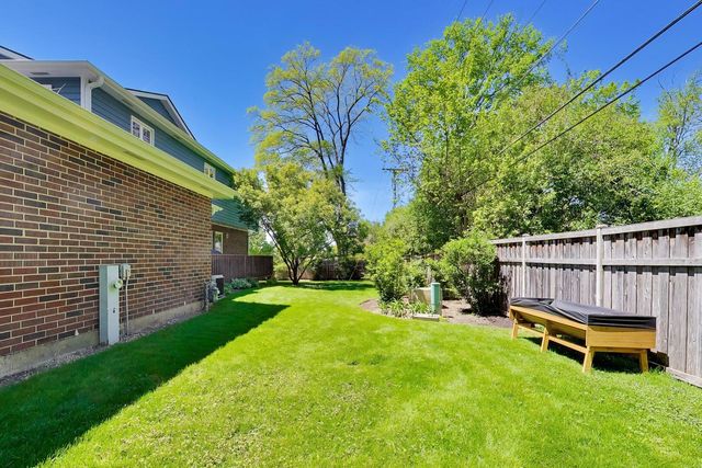 882 Poplar Lane, Deerfield, IL 60015