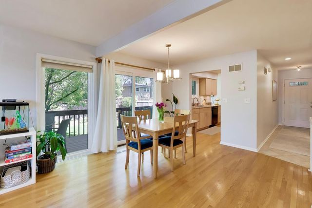 882 Poplar Lane, Deerfield, IL 60015