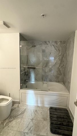 31 SE 5th St 3309, Miami, FL 33131