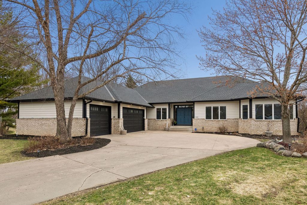 2065 Woodstone Court, Victoria, MN 55386