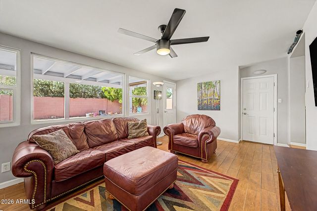 1524 E EARLL Drive, Phoenix, AZ 85014