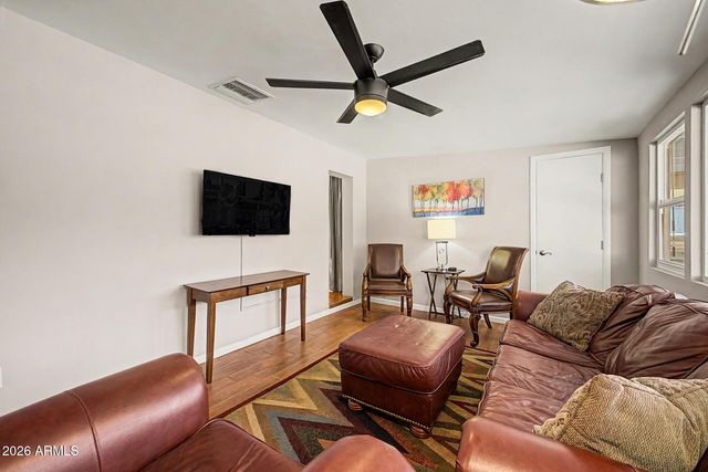 1524 E EARLL Drive, Phoenix, AZ 85014