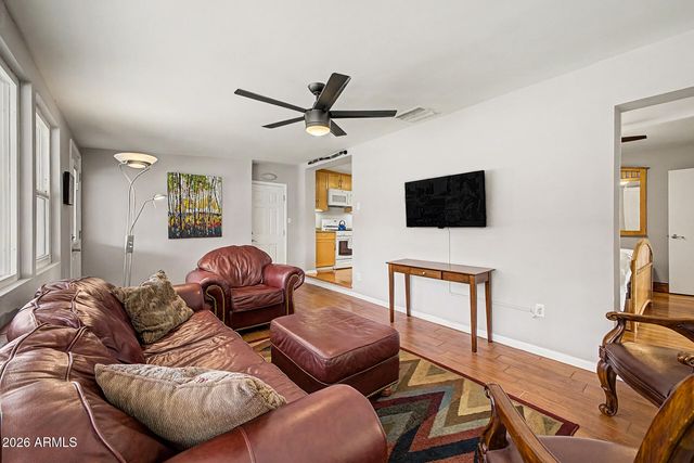 1524 E EARLL Drive, Phoenix, AZ 85014