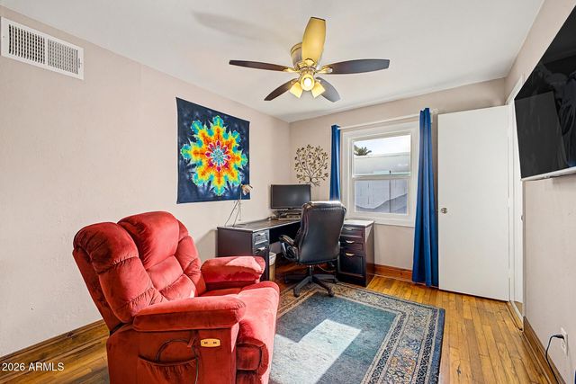 1524 E EARLL Drive, Phoenix, AZ 85014