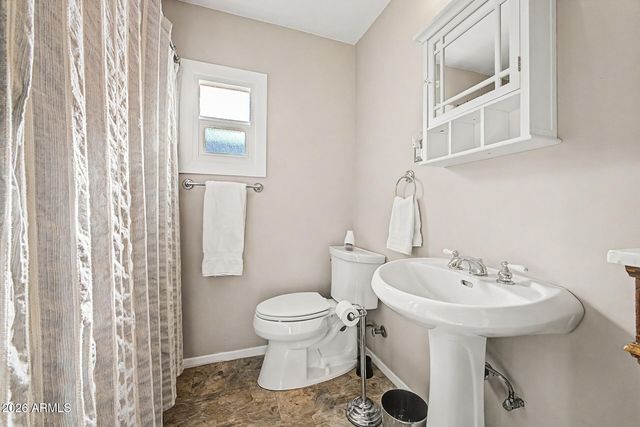 1524 E EARLL Drive, Phoenix, AZ 85014