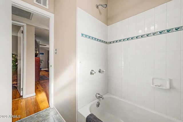 1524 E EARLL Drive, Phoenix, AZ 85014