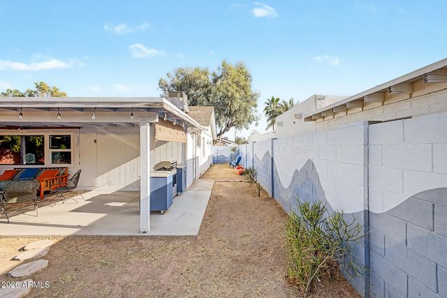 1524 E EARLL Drive, Phoenix, AZ 85014