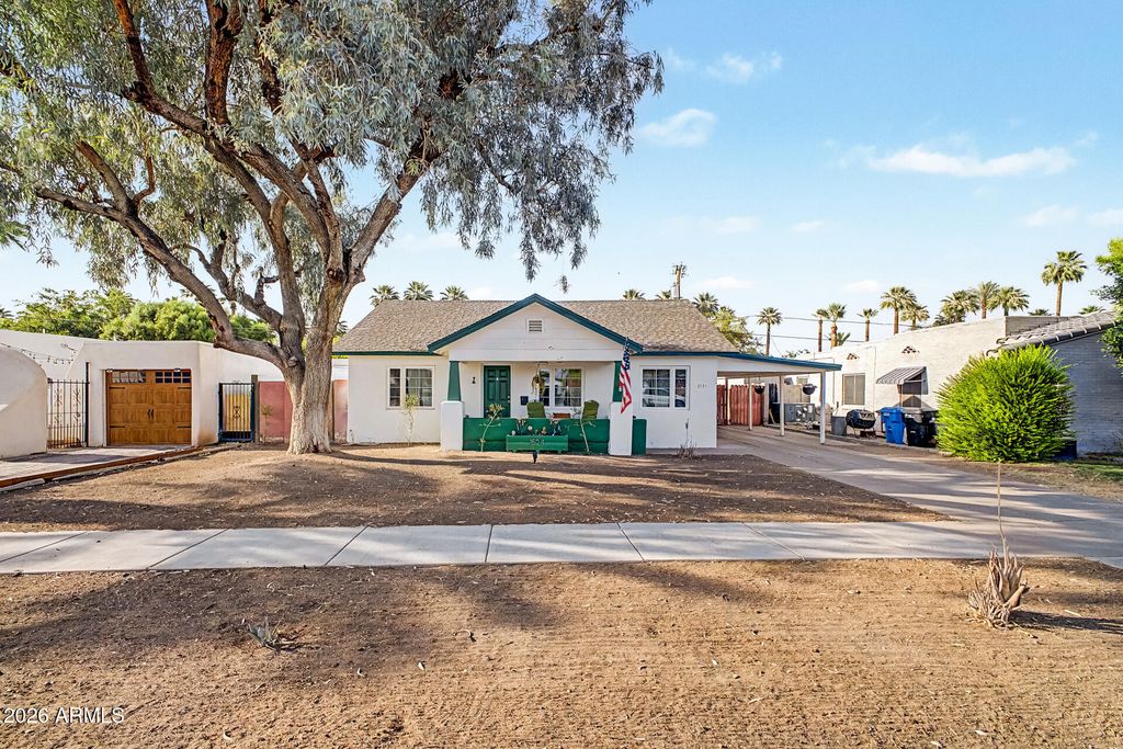 1524 E EARLL Drive, Phoenix, AZ 85014