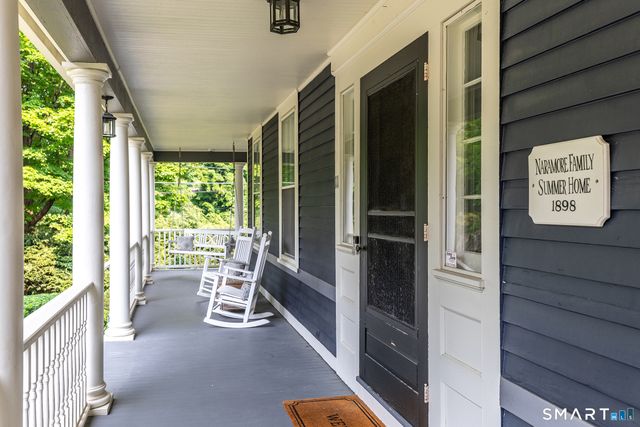 11 Pleasant Street, Woodbury, CT 06798