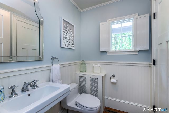 11 Pleasant Street, Woodbury, CT 06798