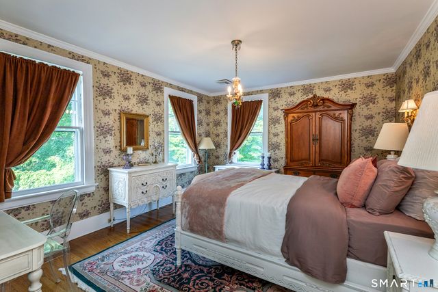 11 Pleasant Street, Woodbury, CT 06798