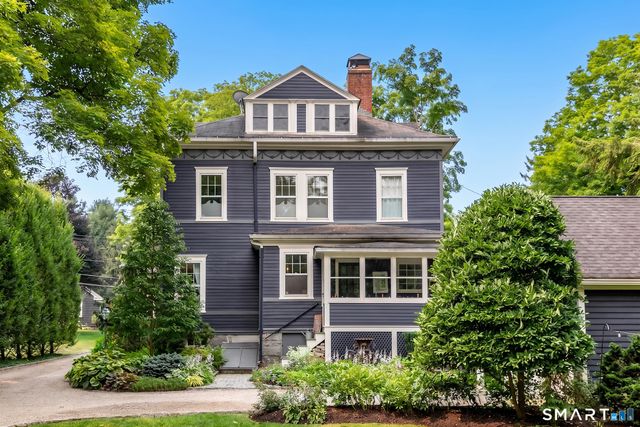 11 Pleasant Street, Woodbury, CT 06798