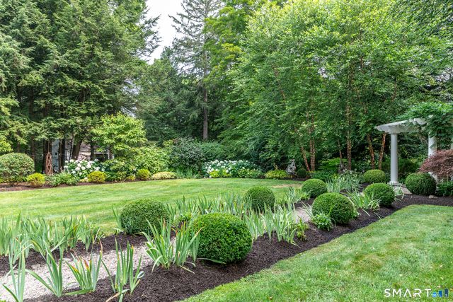 11 Pleasant Street, Woodbury, CT 06798