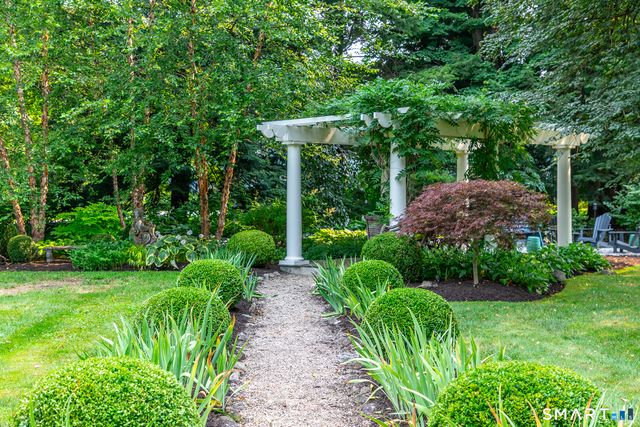 11 Pleasant Street, Woodbury, CT 06798