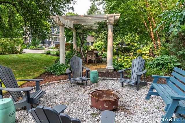 11 Pleasant Street, Woodbury, CT 06798