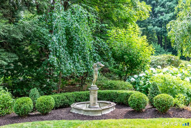 11 Pleasant Street, Woodbury, CT 06798