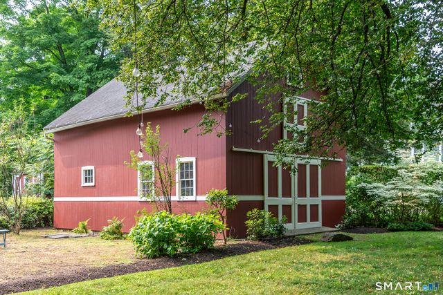 11 Pleasant Street, Woodbury, CT 06798
