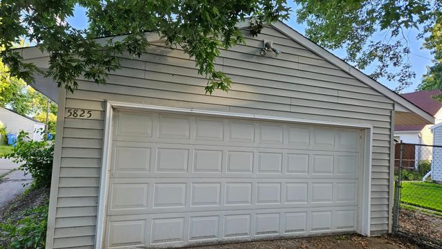 5825 45th Avenue S, Minneapolis, MN 55417