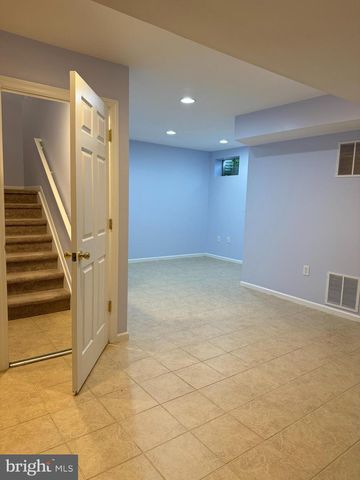 2 VILLAGE CT, Lawrence Township, NJ 08648