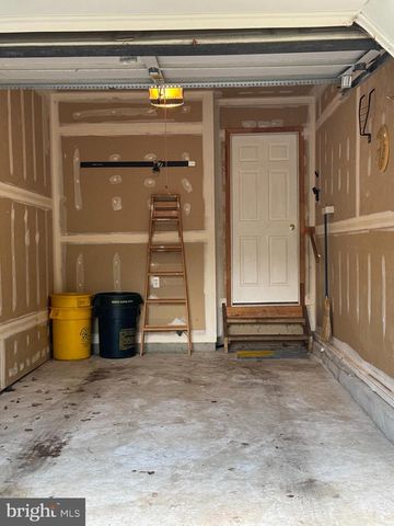 2 VILLAGE CT, Lawrence Township, NJ 08648