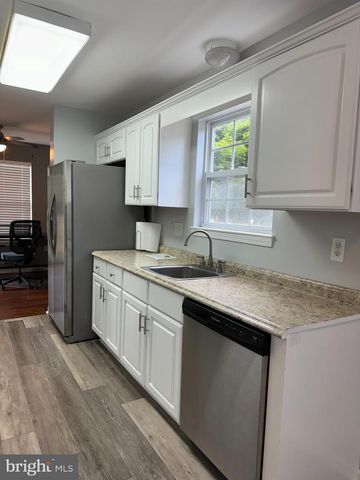 2 VILLAGE CT, Lawrence Township, NJ 08648