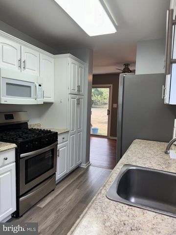 2 VILLAGE CT, Lawrence Township, NJ 08648