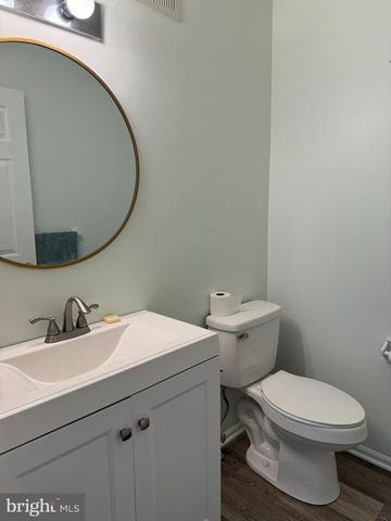 2 VILLAGE CT, Lawrence Township, NJ 08648