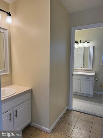 2 VILLAGE CT, Lawrence Township, NJ 08648