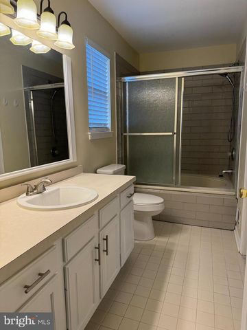 2 VILLAGE CT, Lawrence Township, NJ 08648